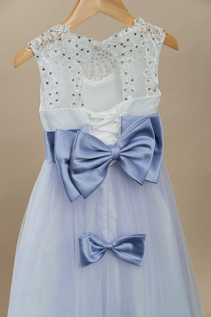 Elegant White and Lavender Sleeveless Lace Formal Dress with Satin Bow